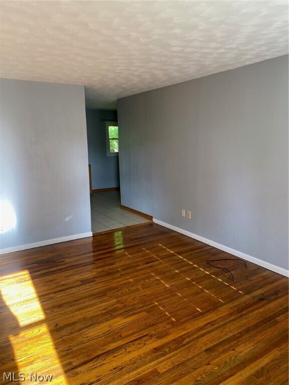 Building Photo - 4142 Sabin Dr