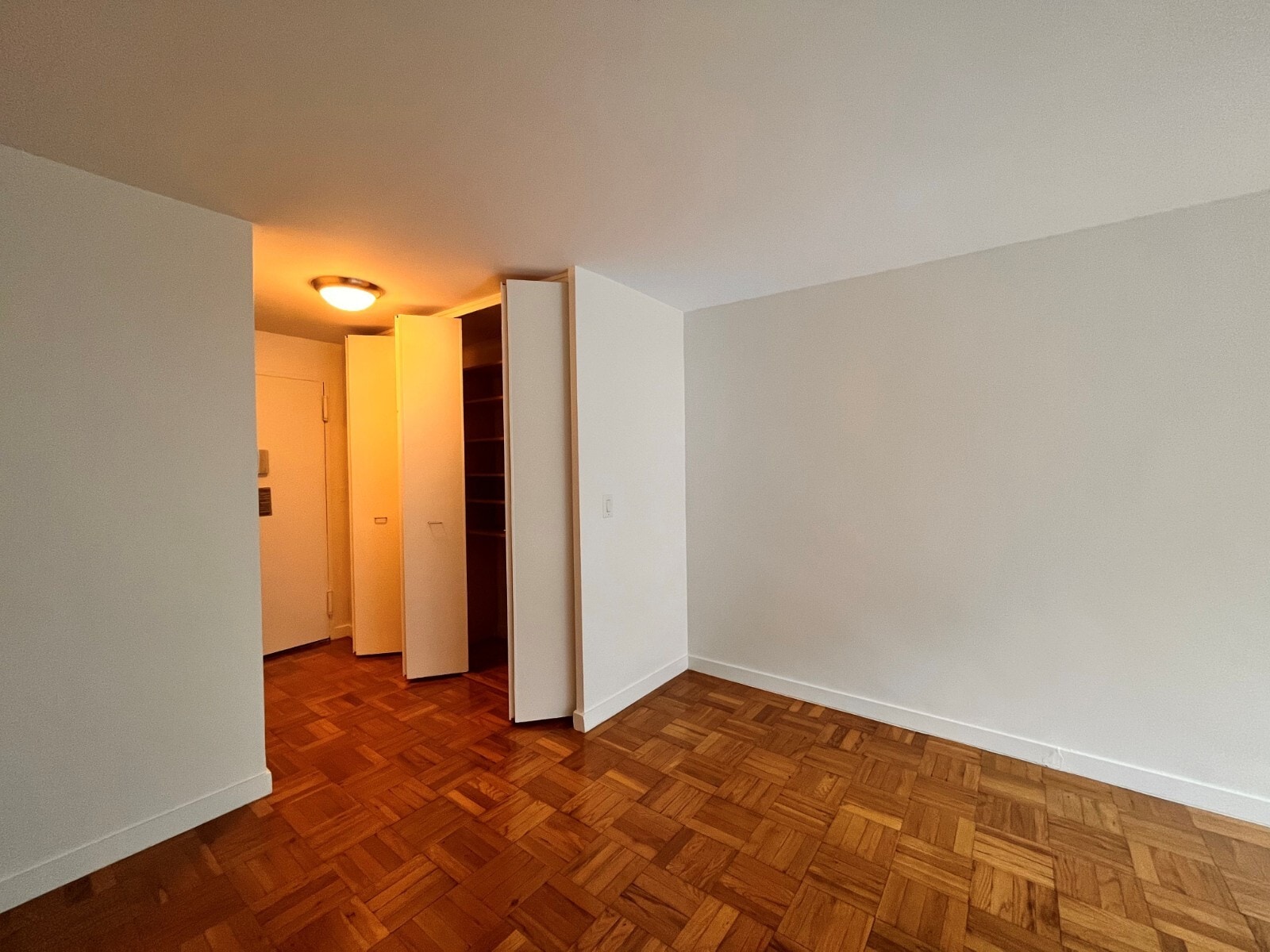 Building Photo - 333 E 49th St