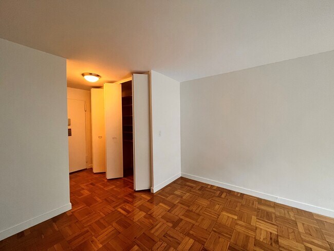 Primary Photo - 333 E 49th St