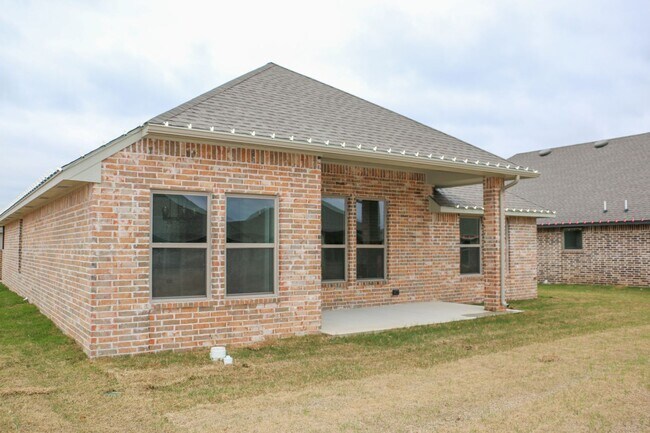 Building Photo - Brand New Home in Shawnee!