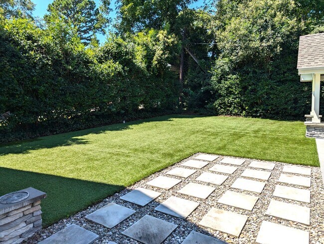 Building Photo - Plaza Midwood, Luxury 4 Bedroom/4 Bathroom Home!