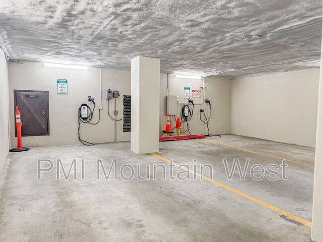 Building Photo - 171 E 3rd Ave