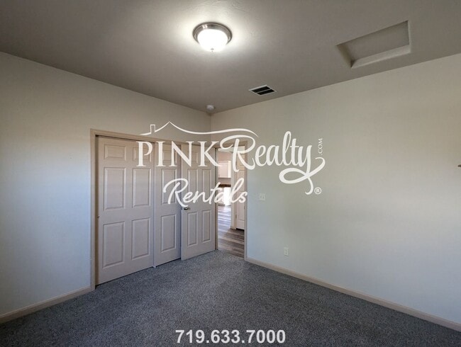 Building Photo - 1325 N Challenger Pl