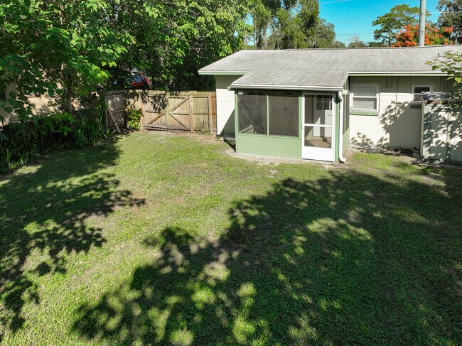 Building Photo - 742 E Church Ave