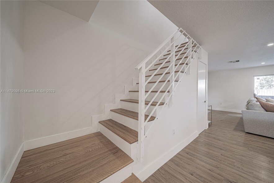 Building Photo - 8329 SW 137th Ave