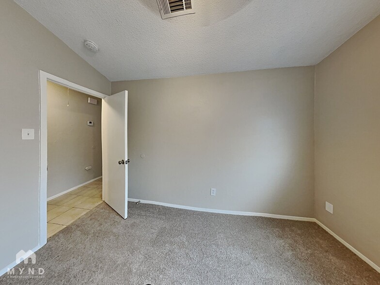 Building Photo - 7417 Shadow Bend Dr