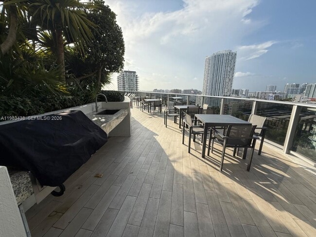 Building Photo - 488 NE 18th St