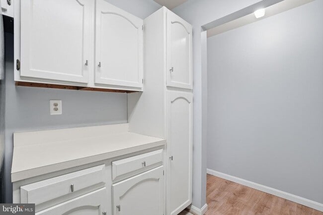 Building Photo - 5902 Cove Landing Rd