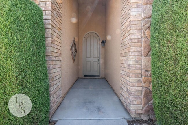 Building Photo - Move in by September 1st and get the rest of August FREE! Tuscan Bluffs at Copper River - Granvil...