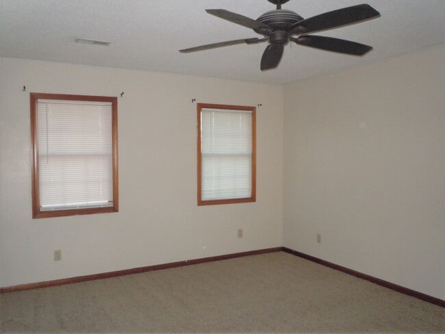 Building Photo - 3-4 Bedroom Executive Home on 5 Acres has 4 Baths and a 3 Car Garage!!