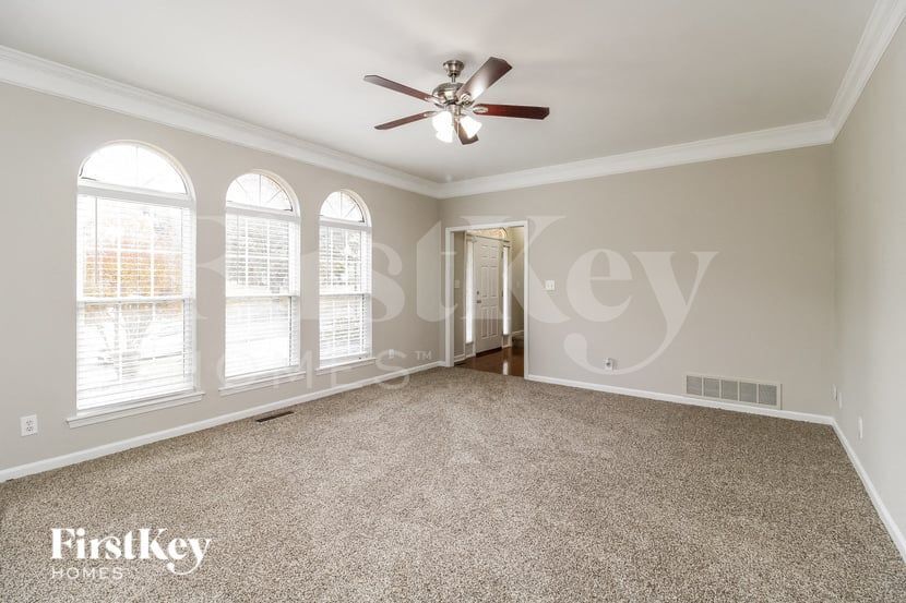 Building Photo - 2611 White Fence Way