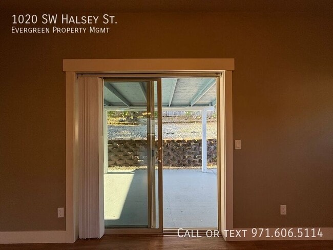 Building Photo - 1020 SW Halsey St