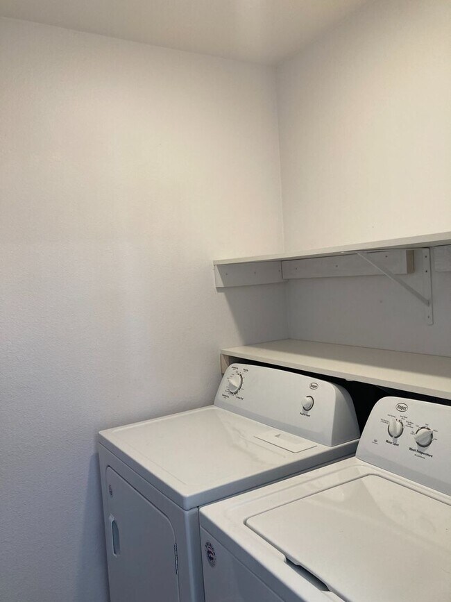 Building Photo - 521 San Juan Circle