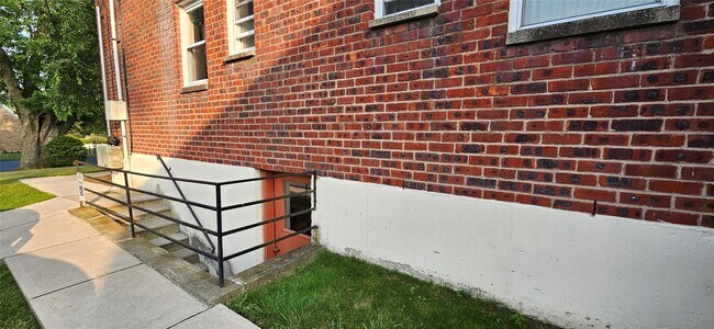 Building Photo - 237 N Middletown Rd