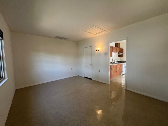 Building Photo - Sun Valley Duplex