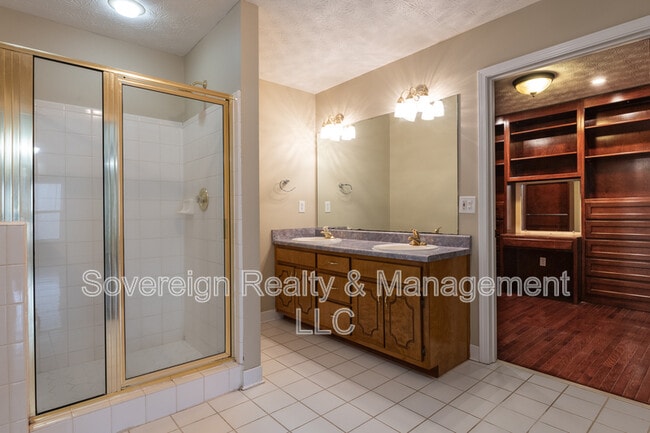 Building Photo - 3213 Southridge