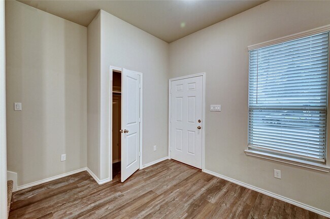 Building Photo - 10196 Barberry St