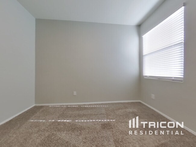 Building Photo - 31043 W Mitchell Dr