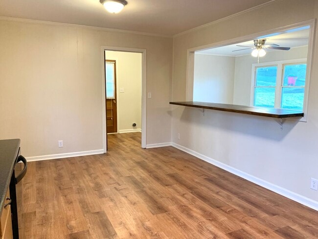 Building Photo - 321 Clearview Dr