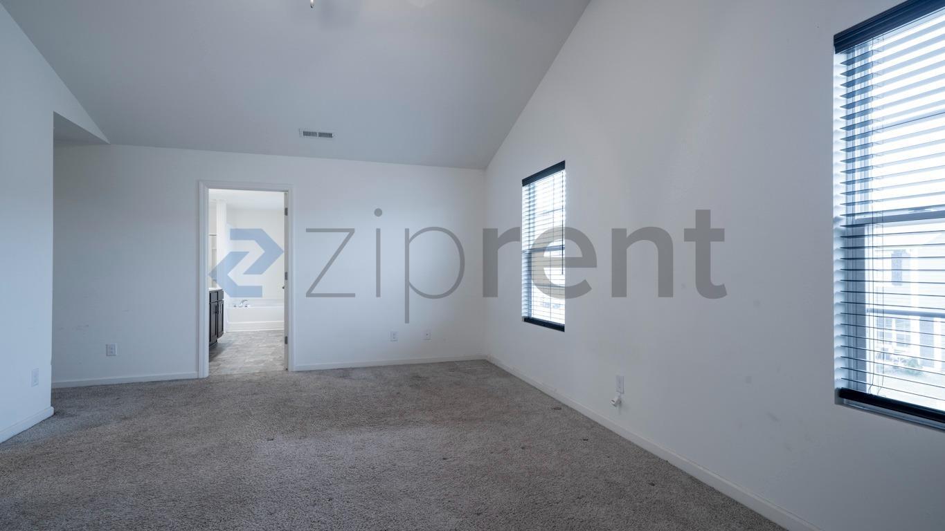 Building Photo - Unit