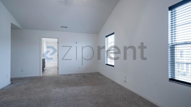 Building Photo - Unit