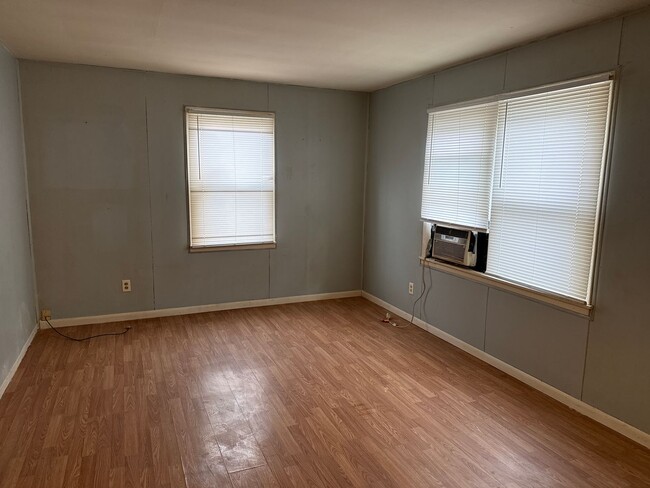 Building Photo - 2114 E Converse St