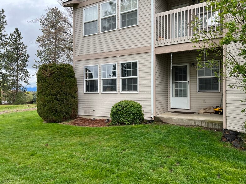 Building Photo - 8207 N Ridgewood Dr