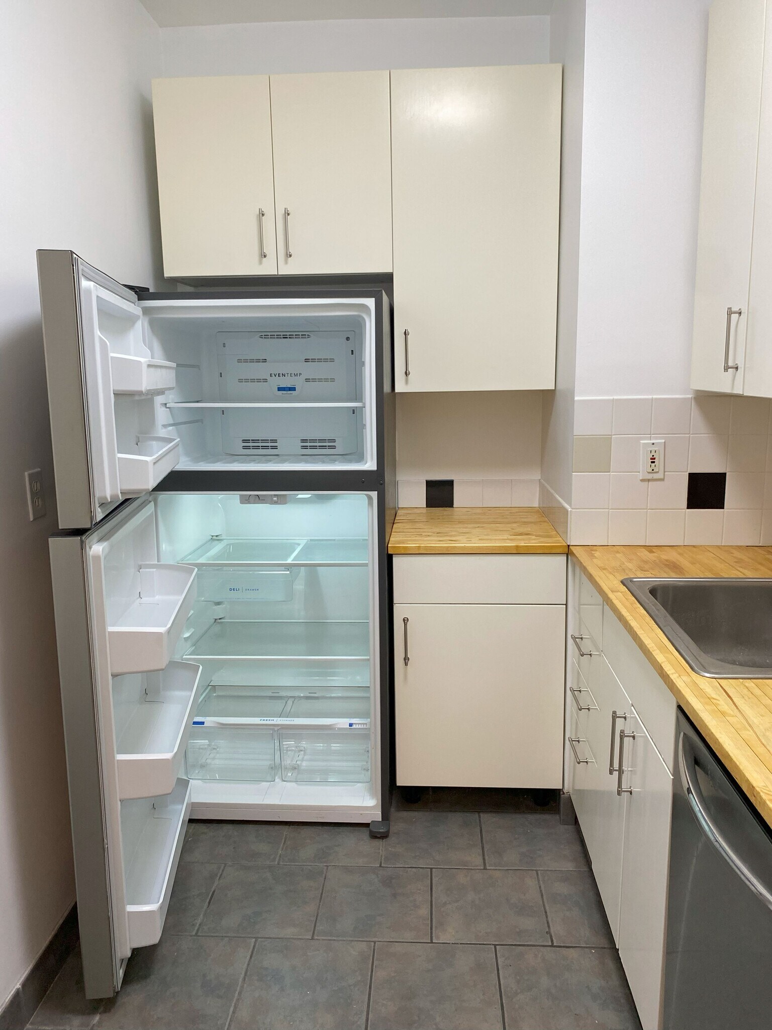 Kitchen - 2755 Ordway St NW