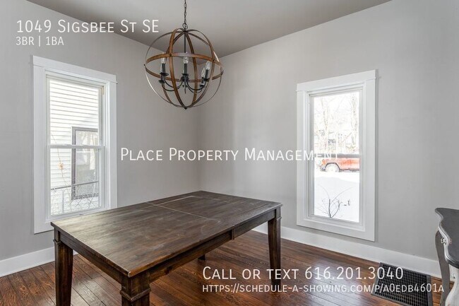 Building Photo - 1049 Sigsbee SE - Gorgeous 3 bedroom house!
