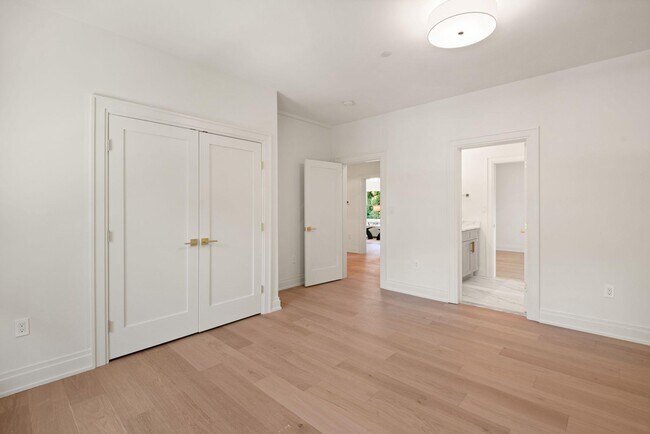 Building Photo - 5022 Cathedral Ave NW
