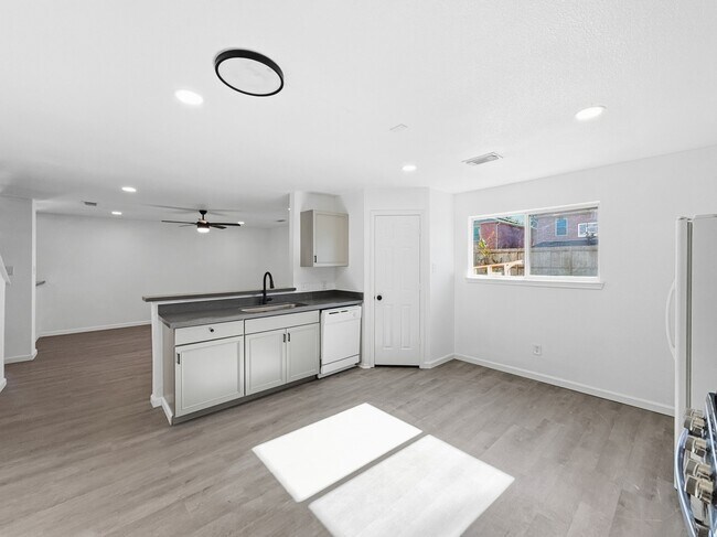 Building Photo - 4907 Fox Mill Ln