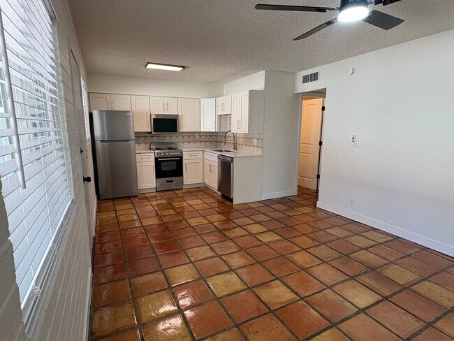 Building Photo - 817 S Melody Ln