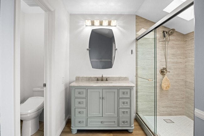 Building Photo - Bright, spacious Van Nuys 3-level townhome