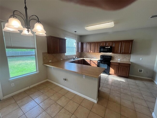 Building Photo - 221 Gainer Dr