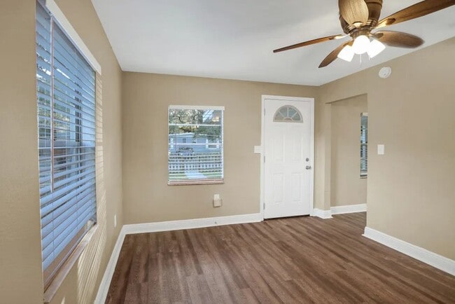 Building Photo - 8717 N Mandarine Pl