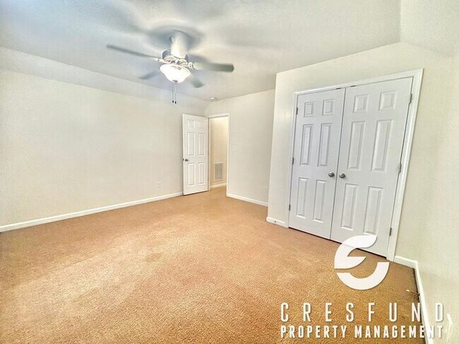 Building Photo - Freshly Painted and Spacious 4 Bedroom, 3 ...