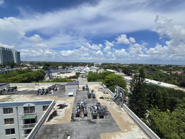 Building Photo - 1700 NW North River Dr