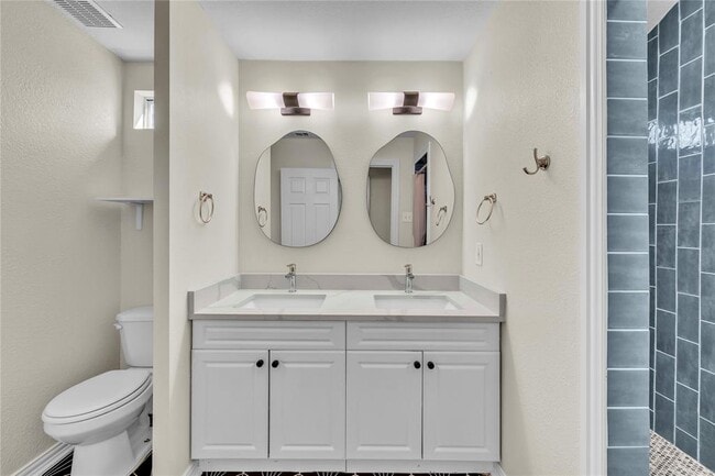 Building Photo - 2403 S 3rd St