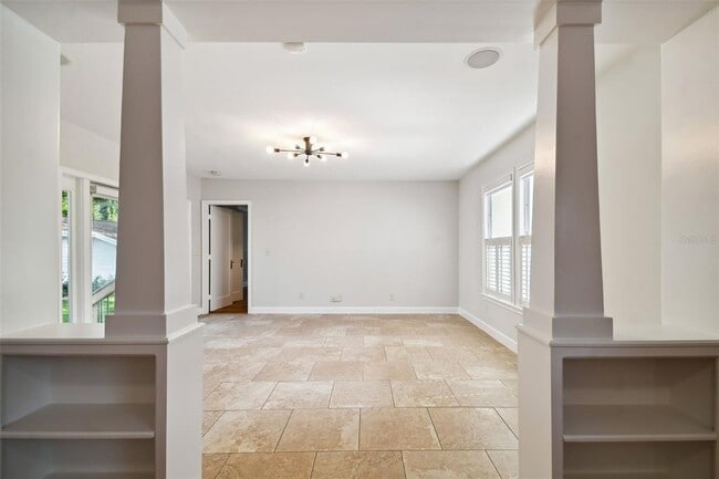 Building Photo - 2918 W Coachman Ave