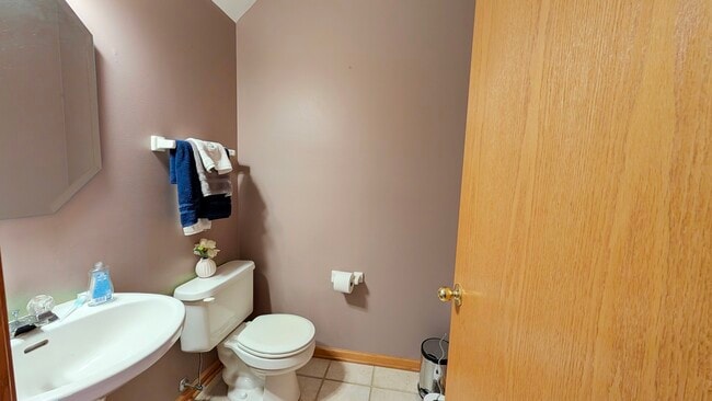 Building Photo - 1025 Woodview Ct