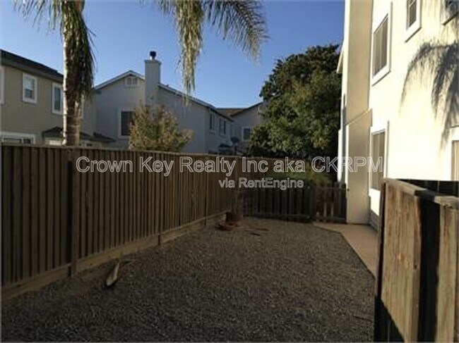 Building Photo - 673 Nacomis Ct