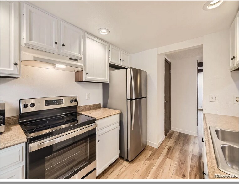 Building Photo - 2949 Shady Holw E