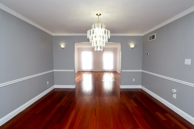 Building Photo - 2969 Columbia Dr