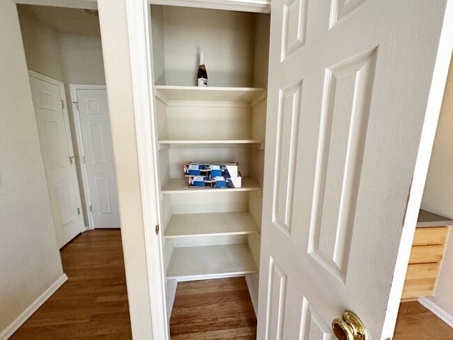 Building Photo - Bright, Spacious 2-Bedroom Home in Aurora with Room to Grow