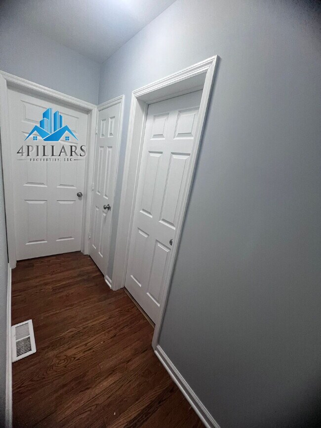 Building Photo - 403 Kenwood St