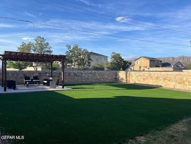 Building Photo - 7561 Red Cedar Dr