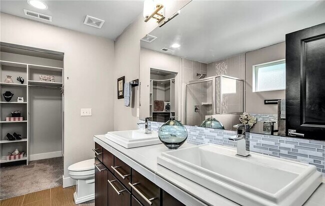 Building Photo - Beautiful Bothell Home