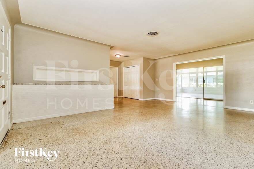 Building Photo - 5900 Grove St S