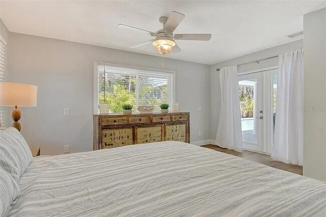 Building Photo - 4852 Featherbed Ln