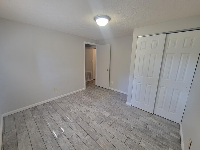 Building Photo - 577 El Paseo Pl